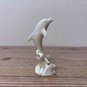 Lenox Small Ivory Coloured Dolphin With Gold Accents Just Under 4” Tall